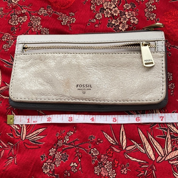 Fossil | pebbled leather snap and zip wallet. Two-tone color. Gold hardware. - Picture 9 of 11
